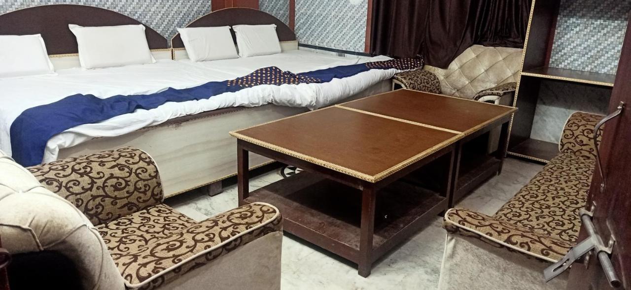 Oyo Om Sai Guest House Mainpuri エクステリア 写真